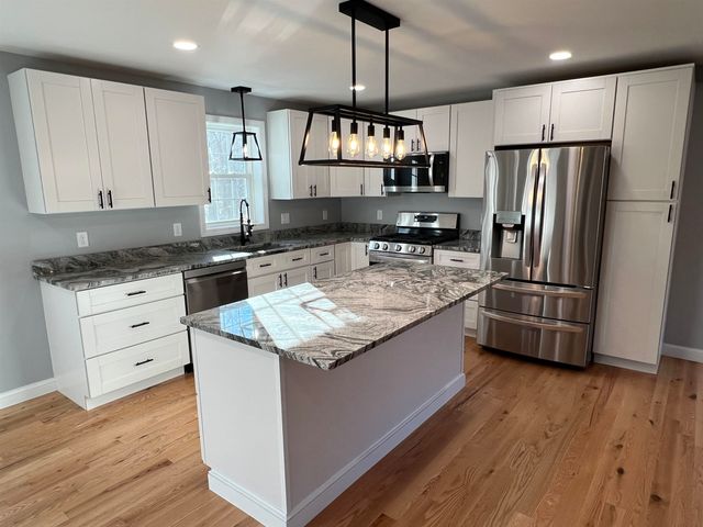 47 Long Hill Road, Raymond, NH 03077