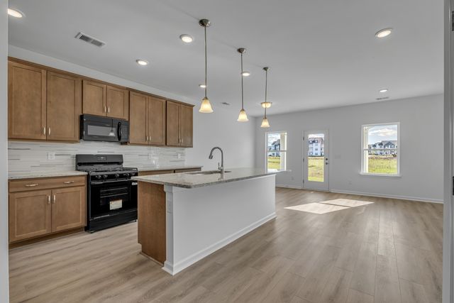 420 Stratford Station Dr, Lebanon, TN 37087