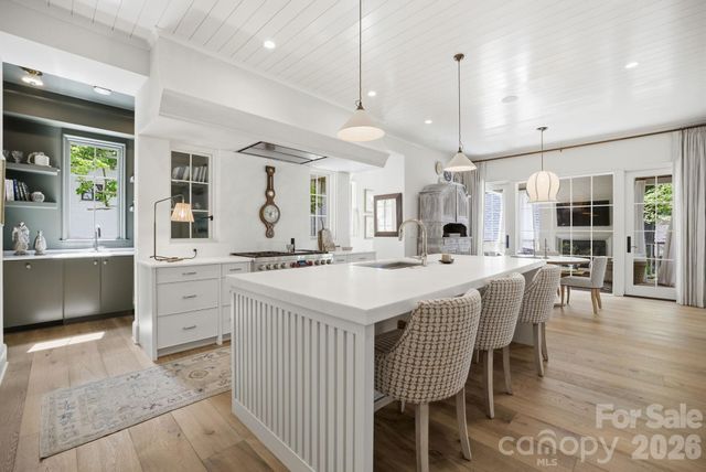 2710 Briarcliff Place, Charlotte, NC 28207