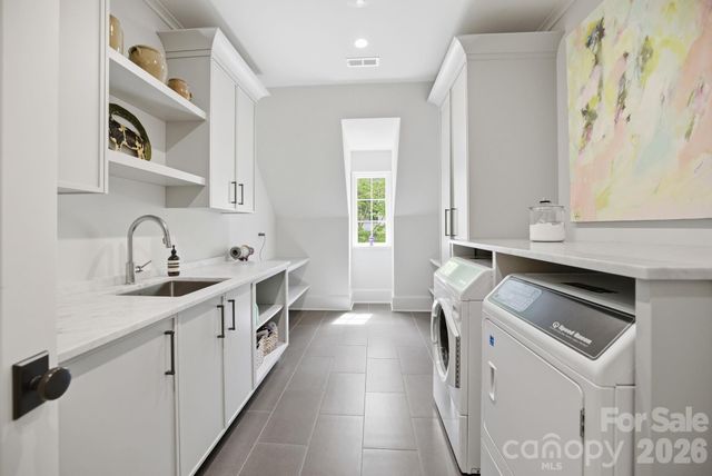 2710 Briarcliff Place, Charlotte, NC 28207