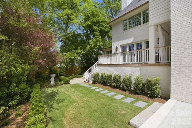 2710 Briarcliff Place, Charlotte, NC 28207