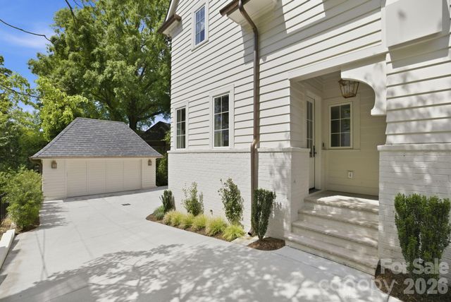 2710 Briarcliff Place, Charlotte, NC 28207