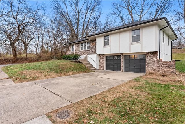 17813 E 26th Street, Independence, MO 64057