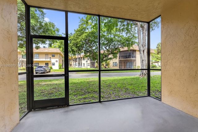 275 Gate Road 104, Hollywood, FL 33024