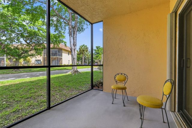 275 Gate Road 104, Hollywood, FL 33024