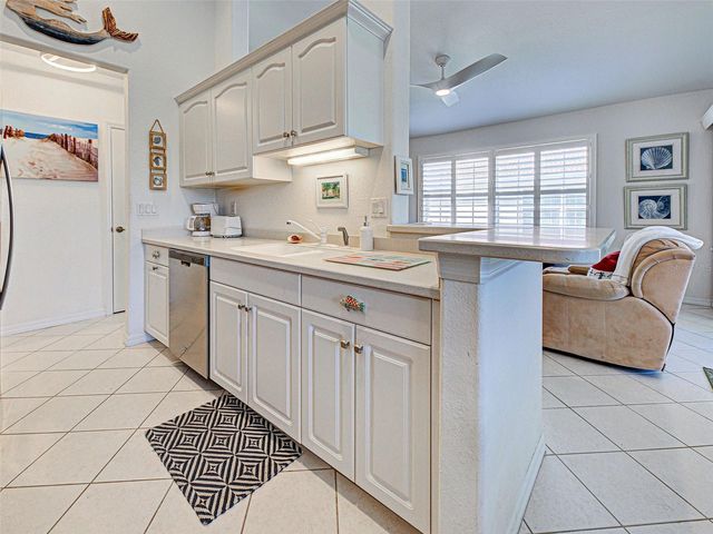 703 CASA DEL LAGO WAY 703, Venice, FL 34292