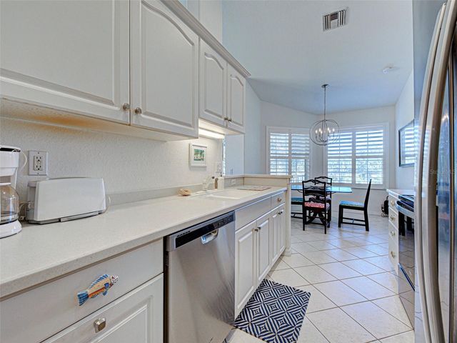 703 CASA DEL LAGO WAY 703, Venice, FL 34292