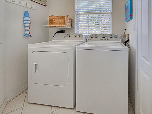 703 CASA DEL LAGO WAY 703, Venice, FL 34292