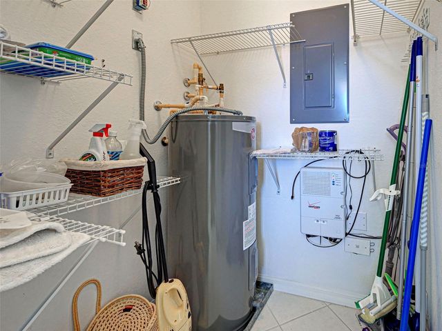 703 CASA DEL LAGO WAY 703, Venice, FL 34292