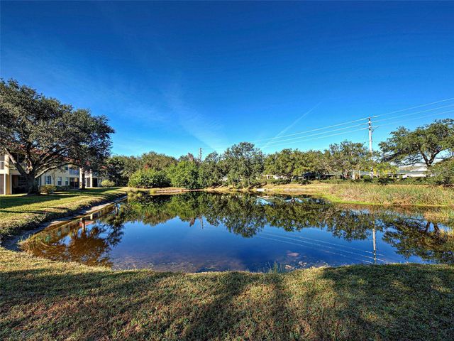 703 CASA DEL LAGO WAY 703, Venice, FL 34292