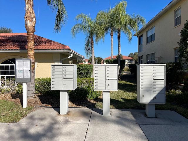 703 CASA DEL LAGO WAY 703, Venice, FL 34292