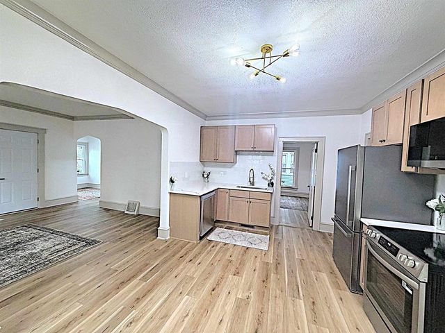 811 RANDALL PLACE, Oshkosh, WI 54901