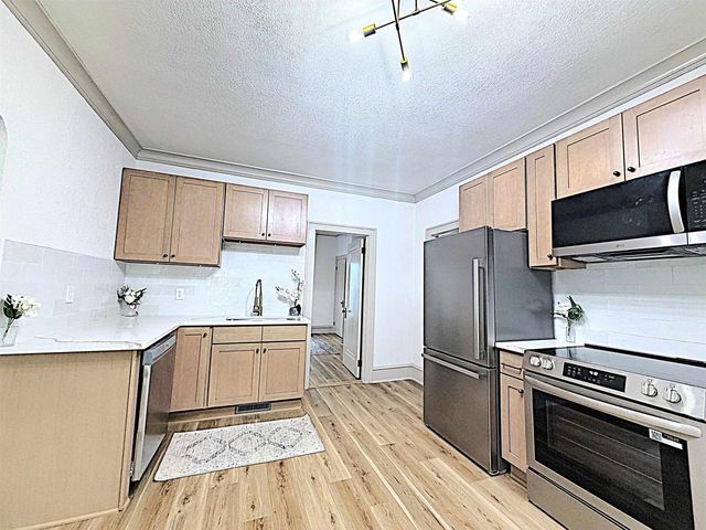 811 RANDALL PLACE, Oshkosh, WI 54901