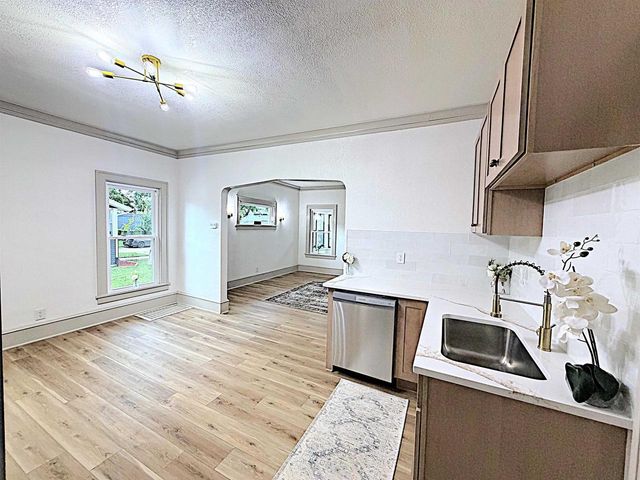 811 RANDALL PLACE, Oshkosh, WI 54901