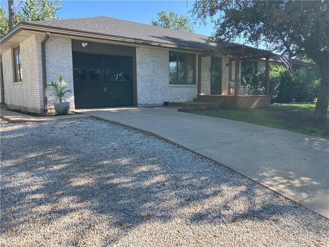 708 E Grand Avenue, Lacygne, KS 66040