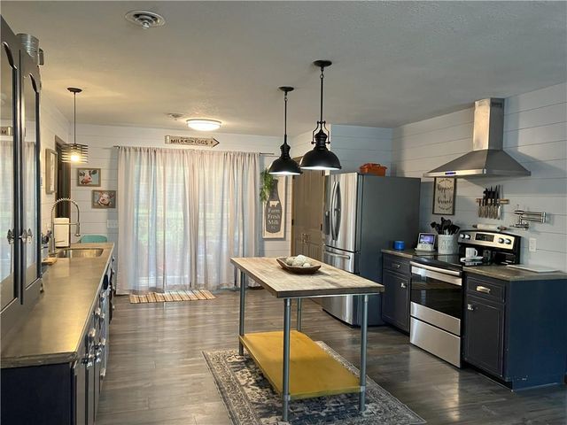 708 E Grand Avenue, Lacygne, KS 66040