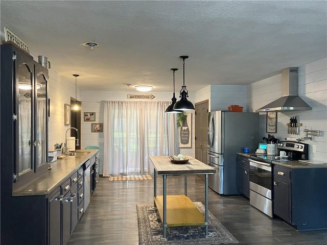 708 E Grand Avenue, Lacygne, KS 66040