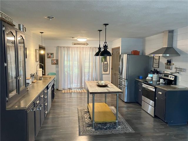 708 E Grand Avenue, Lacygne, KS 66040