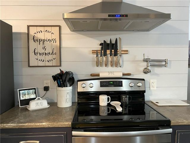 708 E Grand Avenue, Lacygne, KS 66040