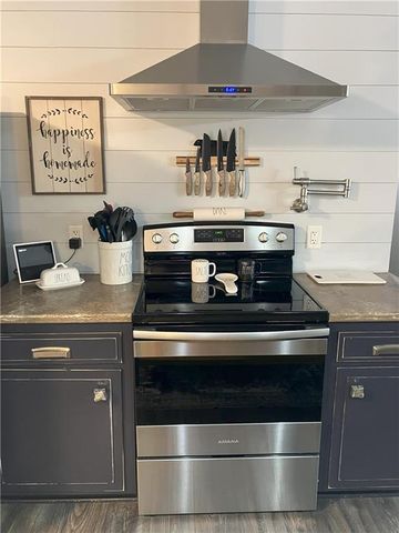 708 E Grand Avenue, Lacygne, KS 66040