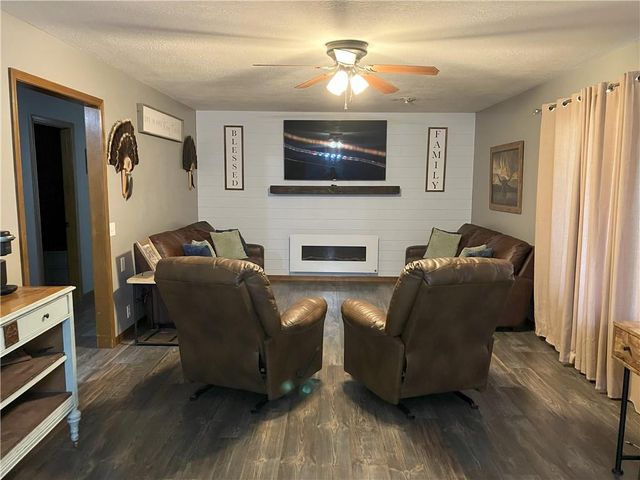 708 E Grand Avenue, Lacygne, KS 66040