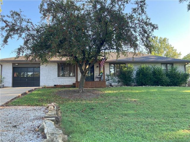 708 E Grand Avenue, Lacygne, KS 66040