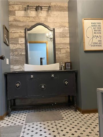 708 E Grand Avenue, Lacygne, KS 66040