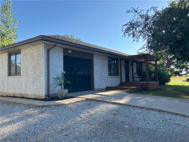 708 E Grand Avenue, Lacygne, KS 66040