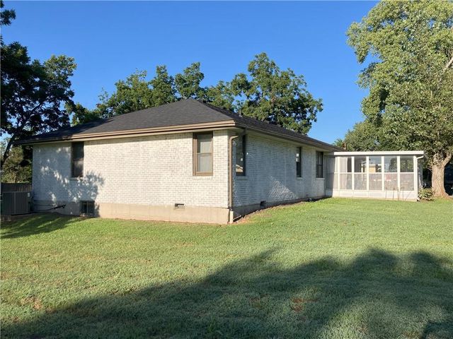 708 E Grand Avenue, Lacygne, KS 66040