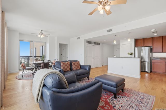215 Center St Apt 1805, San Antonio, TX 78202