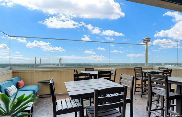 215 Center St Apt 1805, San Antonio, TX 78202