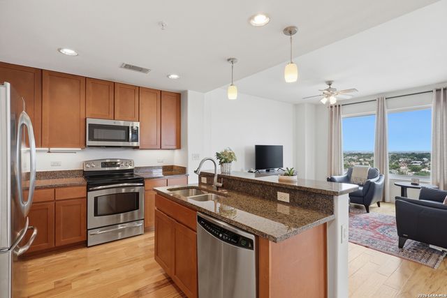 215 Center St Apt 1805, San Antonio, TX 78202