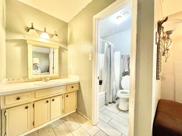 2214 Rhyme Court Road, Houston, TX 77067