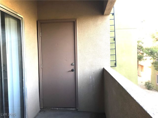1814 DECATUR Boulevard 203, Las Vegas, NV 89108