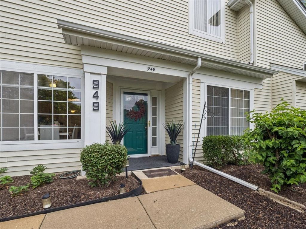 949 Charlela Lane, Elk Grove Village, IL 60007