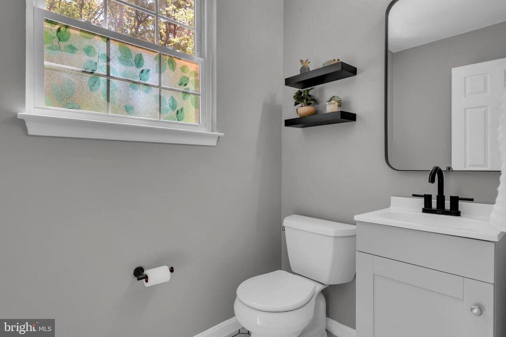 Image 23 of property listing at 118 STEWART LN, Grasonville, MD 21638