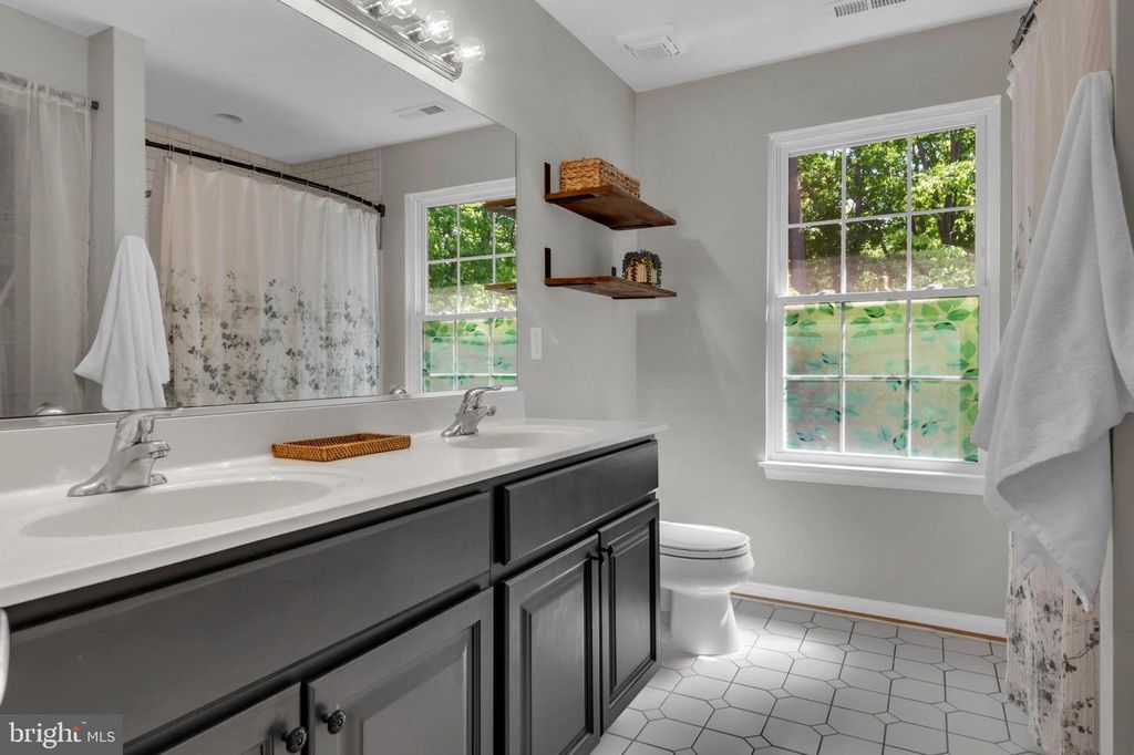 Image 27 of property listing at 118 STEWART LN, Grasonville, MD 21638