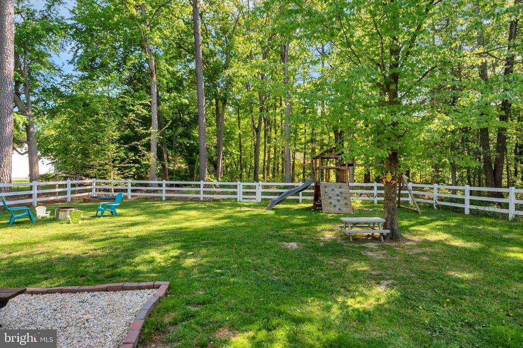 Image 36 of property listing at 118 STEWART LN, Grasonville, MD 21638