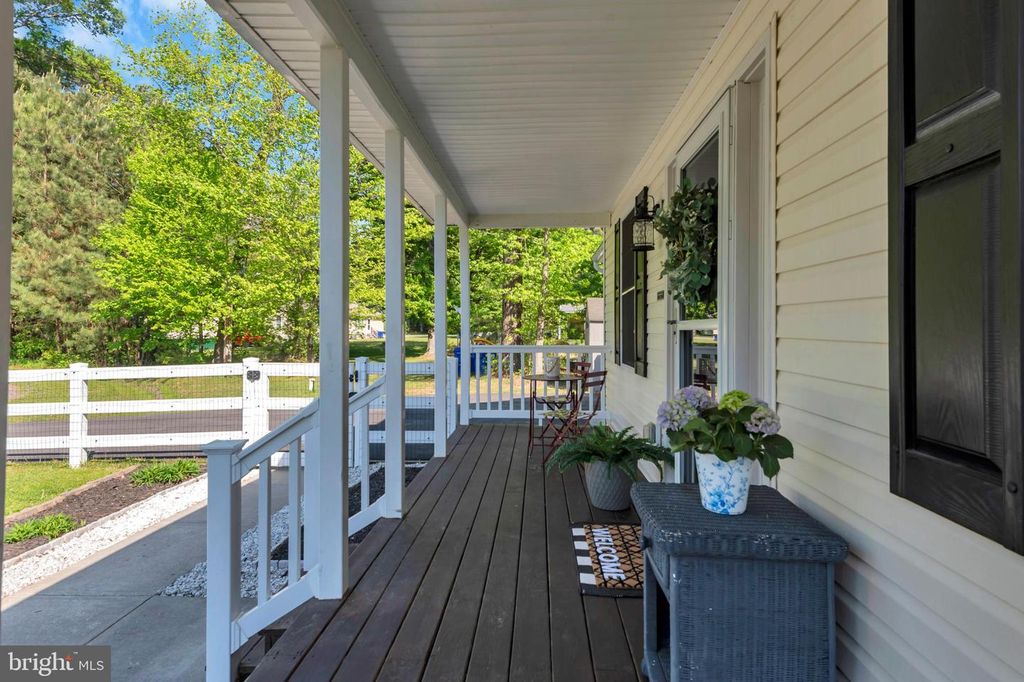 Image 6 of property listing at 118 STEWART LN, Grasonville, MD 21638