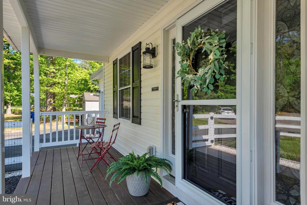 Image 7 of property listing at 118 STEWART LN, Grasonville, MD 21638