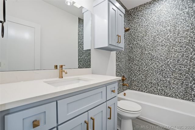 7409 S Chestnut Avenue, Broken Arrow, OK 74011