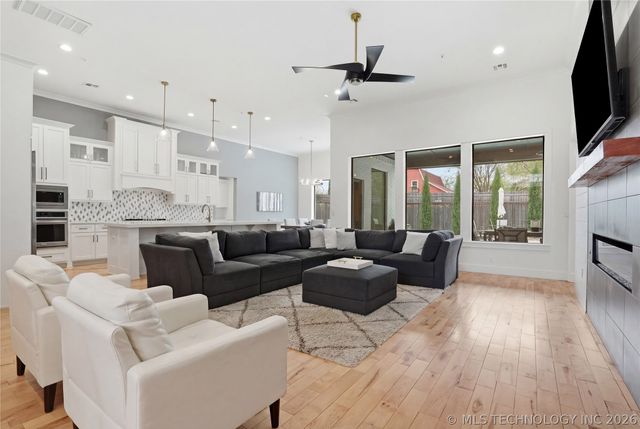 7409 S Chestnut Avenue, Broken Arrow, OK 74011