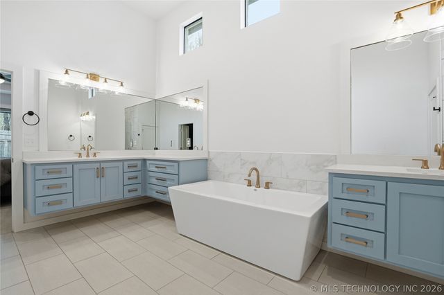 7409 S Chestnut Avenue, Broken Arrow, OK 74011