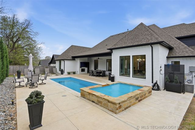 7409 S Chestnut Avenue, Broken Arrow, OK 74011