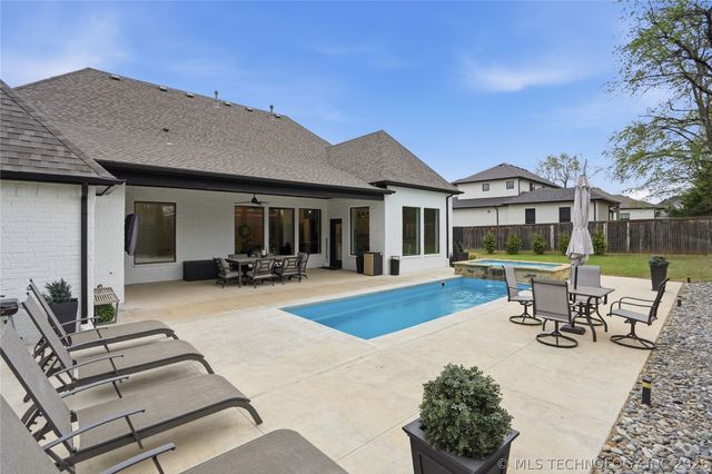 7409 S Chestnut Avenue, Broken Arrow, OK 74011