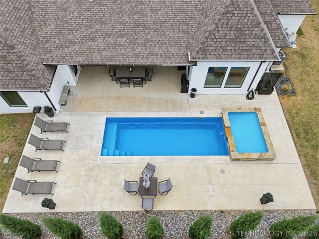 7409 S Chestnut Avenue, Broken Arrow, OK 74011