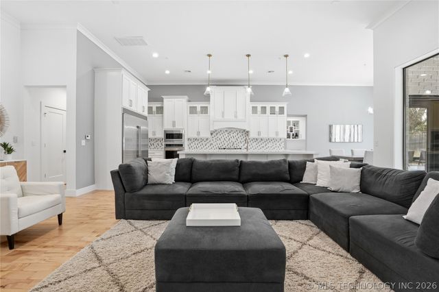 7409 S Chestnut Avenue, Broken Arrow, OK 74011