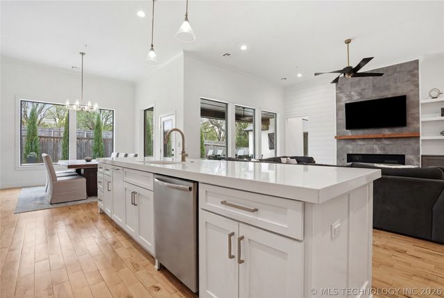 7409 S Chestnut Avenue, Broken Arrow, OK 74011