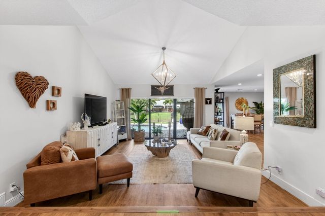 18304 181st Circle S, Boca Raton, FL 33498