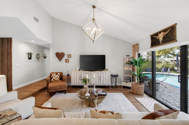 18304 181st Circle S, Boca Raton, FL 33498